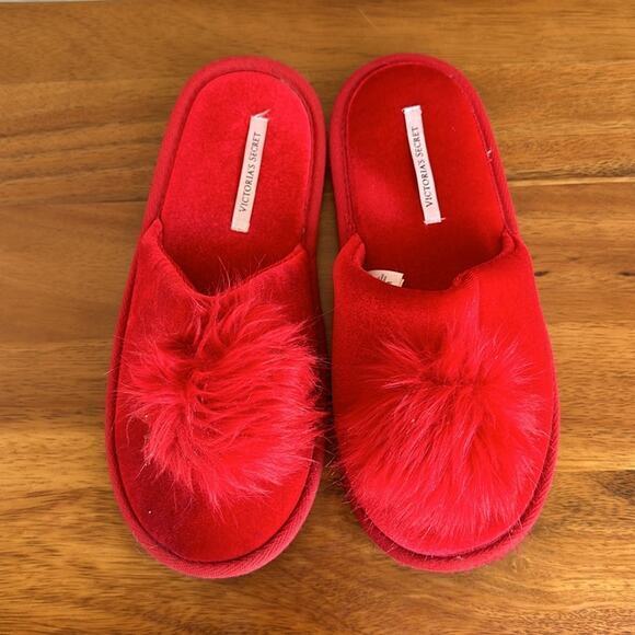 Victoria’s Secret red slipper with red pom pom size medium - Picture 2 of 4